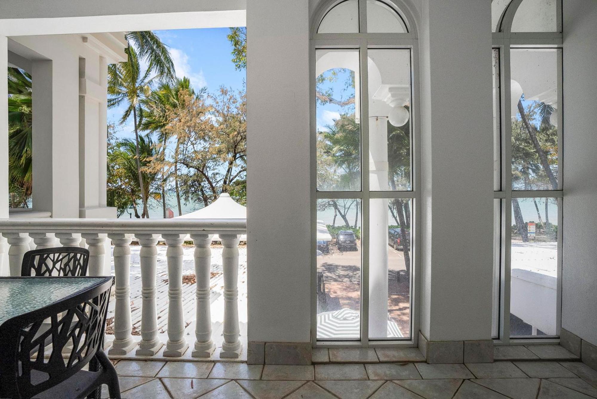 Sarayi Boutique Hotel Palm Cove Exterior photo